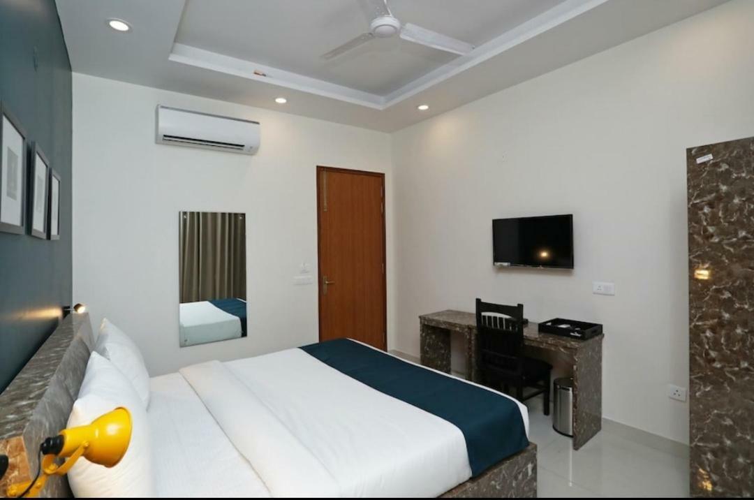 Hotel Galaxy Inn Gurgaon Eksteriør billede